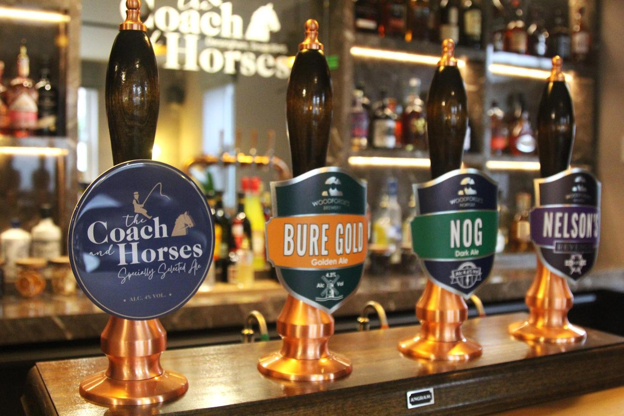 Готель Coach & Horses Дерсінгем Екстер'єр фото